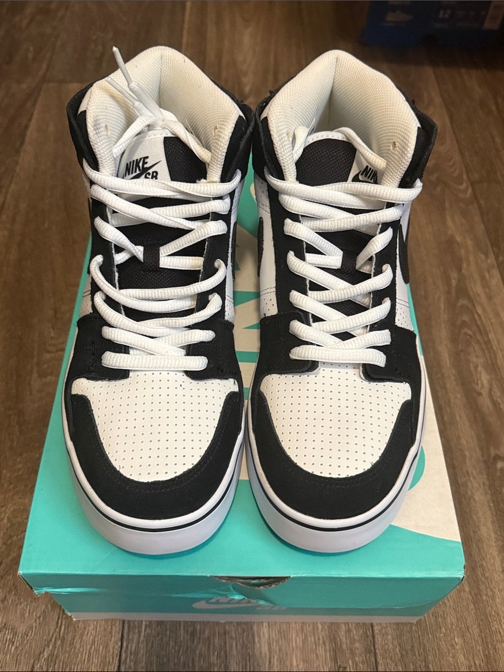 Nike Ruckus Mid Black and White  High-Top Sneakers for Men Size 9.5 New in box